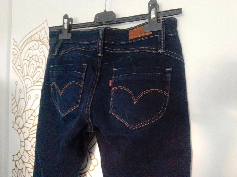 Jean levis bleu foncé taille 36 push up